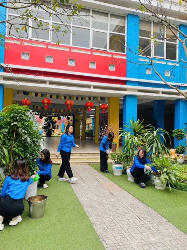 Ảnh đẹp tháng 2: Chi đoàn thanh niên Trường MN Việt Hưng hưởng ứng  Tết trồng cây  đời đời nhớ ơn Bác Hồ vĩ đại!