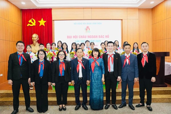 HOA CHÁU NGOAN BÁC HỒ