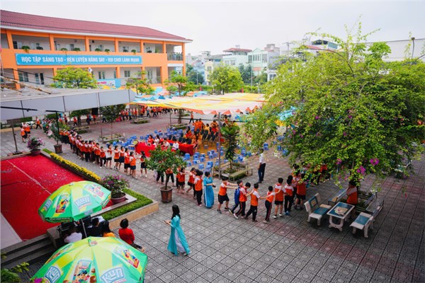 Lễ Tổng kết năm học 2024-2025; Bàn giao học sinh về sinh hoạt hè tại địa phương; Chia tay học sinh lớp 5 niên khóa 2020-2025 của trường Tiểu học Gia Thượng