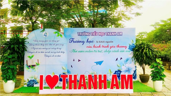 Đón học sinh khối 1 năm học 2025 - 2026