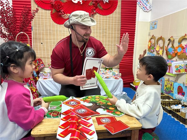 Giờ học tiếng anh vui vẻ của các bé lớp Alvin 2!