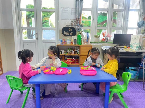 Giờ hoạt động góc của các bé lớp MGN B2