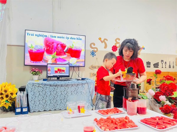 Hoạt động trải nghiệm: Làm nước ép dưa hấu