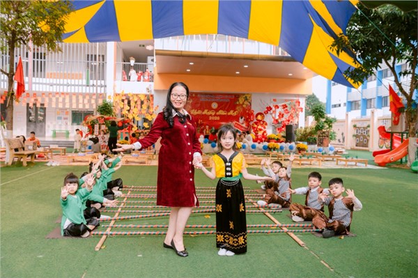  🌼🌼Rộn ràng sắc xuân – Trường MN Hoa Hướng Dương tổ chức chương trình “Tết ba miền – Bé vui đón xuân, trải nghiệm Tết xưa” 🌸🌸 - Phần 2