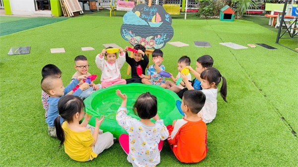 Ảnh đẹp tháng 3/2026- Hoạt động trải nghiệm: “Gấp thuyền giấy & thả thuyền” - Lớp MG bé C1