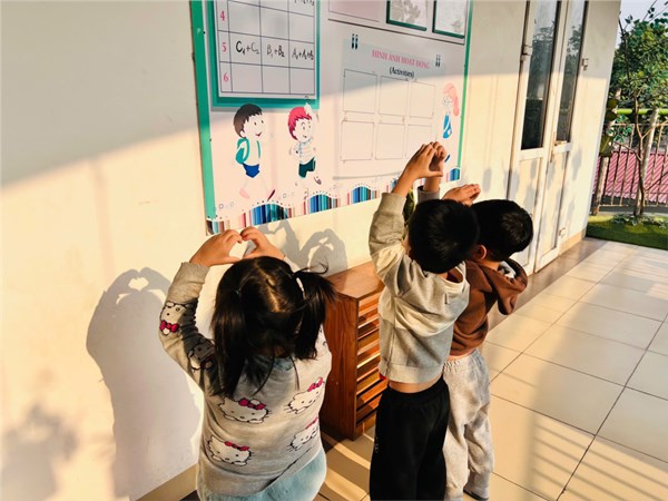 Giờ hoạt động ngoài trời của lớp MGN B2