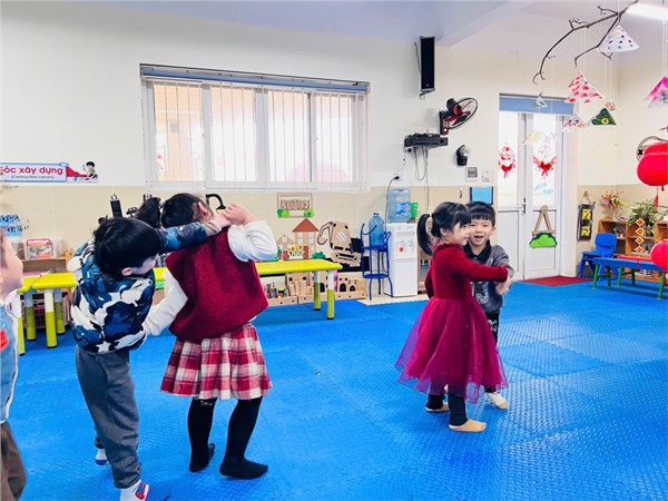 Giờ học thể dục thú vị lớp B2