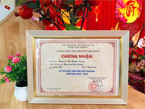 Thư viện ảnh tháng 2 - Cô giáo Nguyễn Thị Huyền Trang đạt giải Nhì Hội thi GVG cấp Phường 