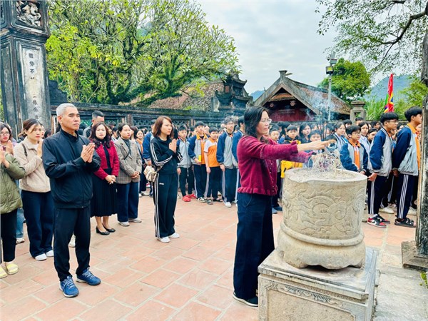 Hoạt động trải nghiệm tại Cố đô Hoa Lư và công viên khủng long ngày 22/11/2025